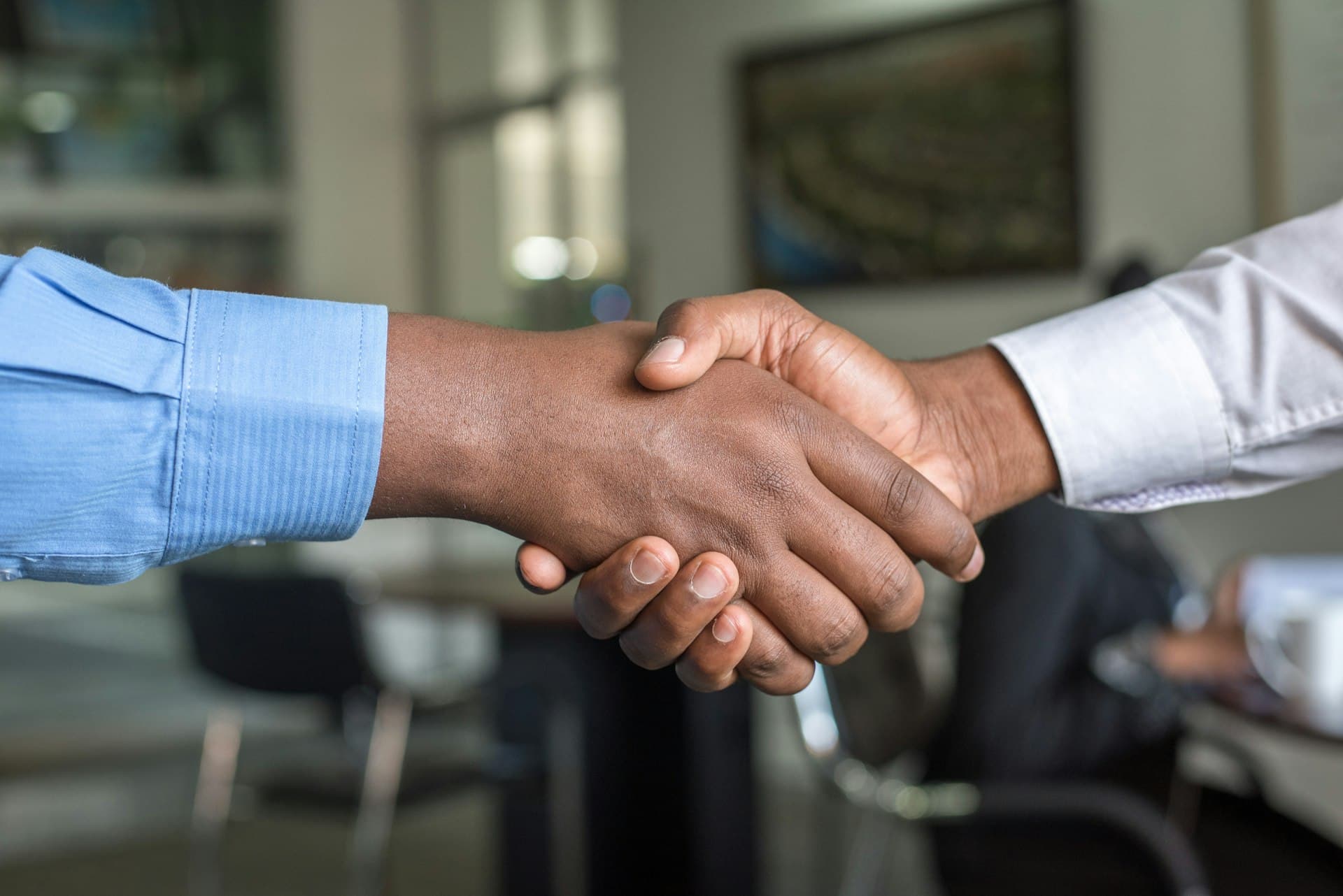 An advisor and client shaking hands